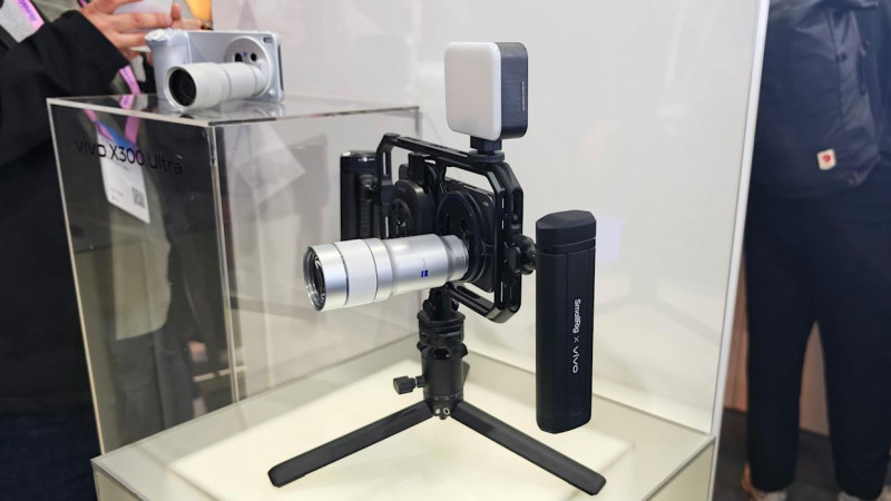 Vivo's X300 Ultra goes global and gets a huge 400mm Zeiss telephoto lens