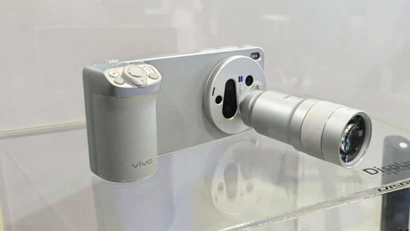 Vivo's X300 Ultra goes global and gets a huge 400mm Zeiss telephoto lens